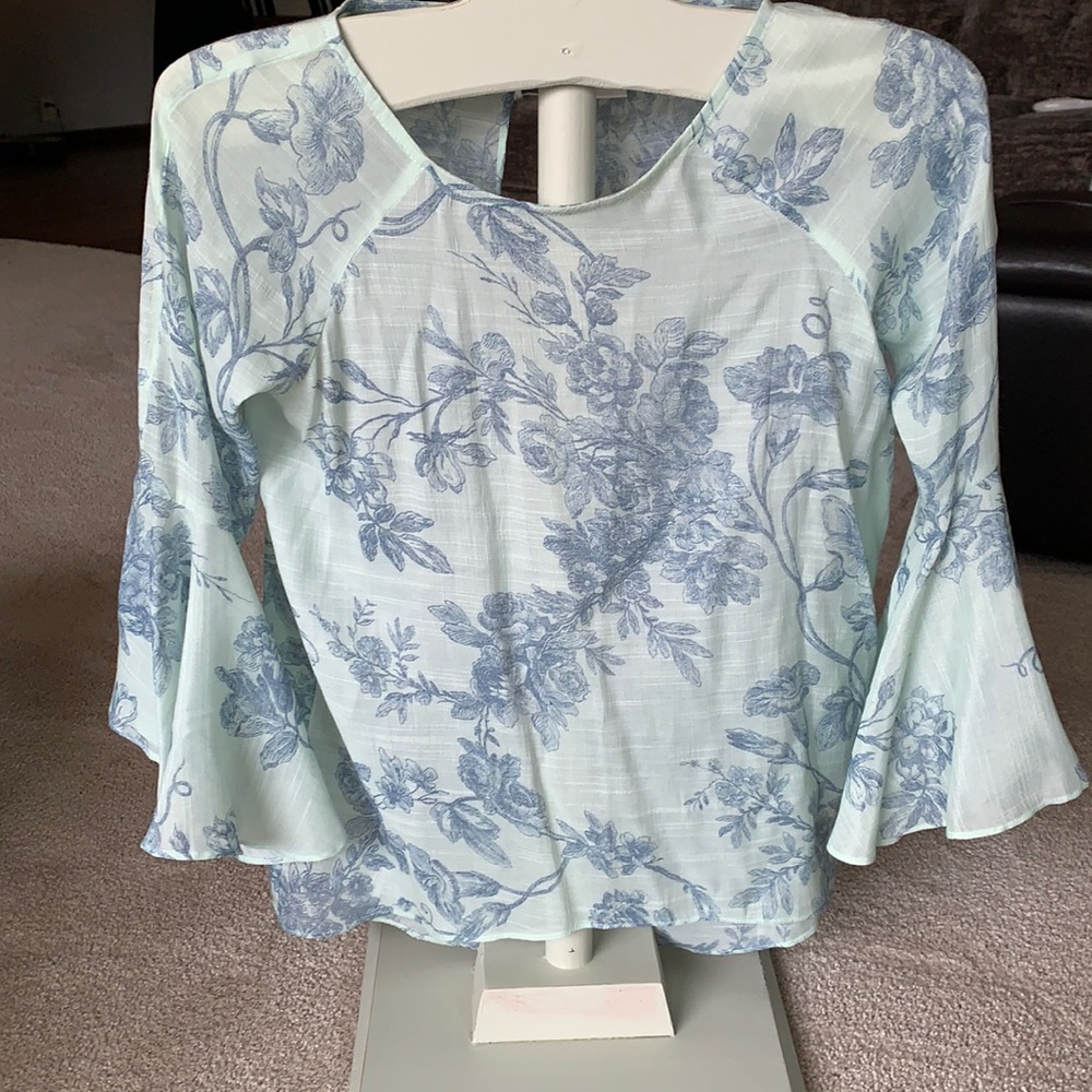 Lauren Conrad beautiful floral top